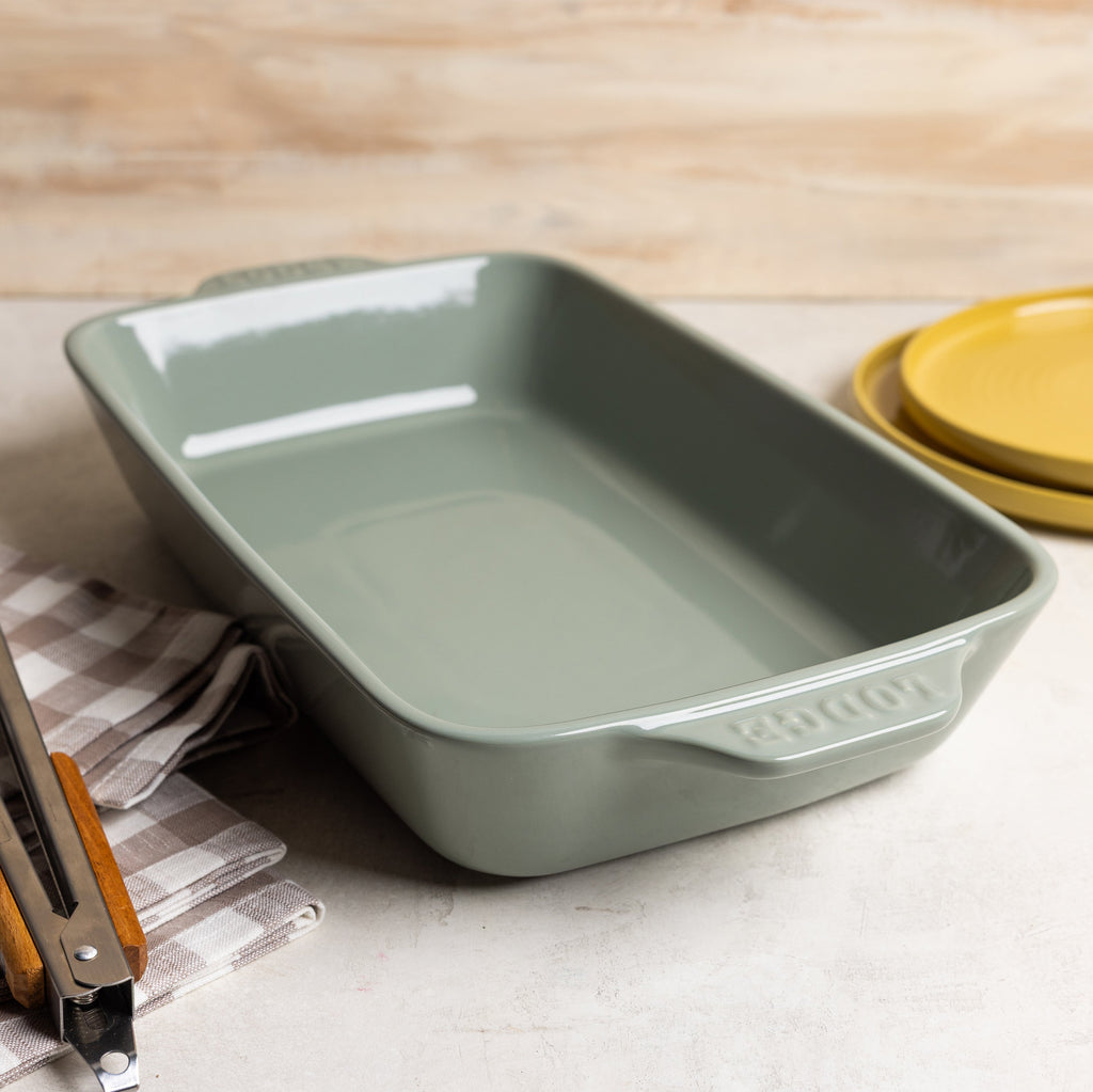 Large Stoneware Casserole Dish 13 x 9 Inch
