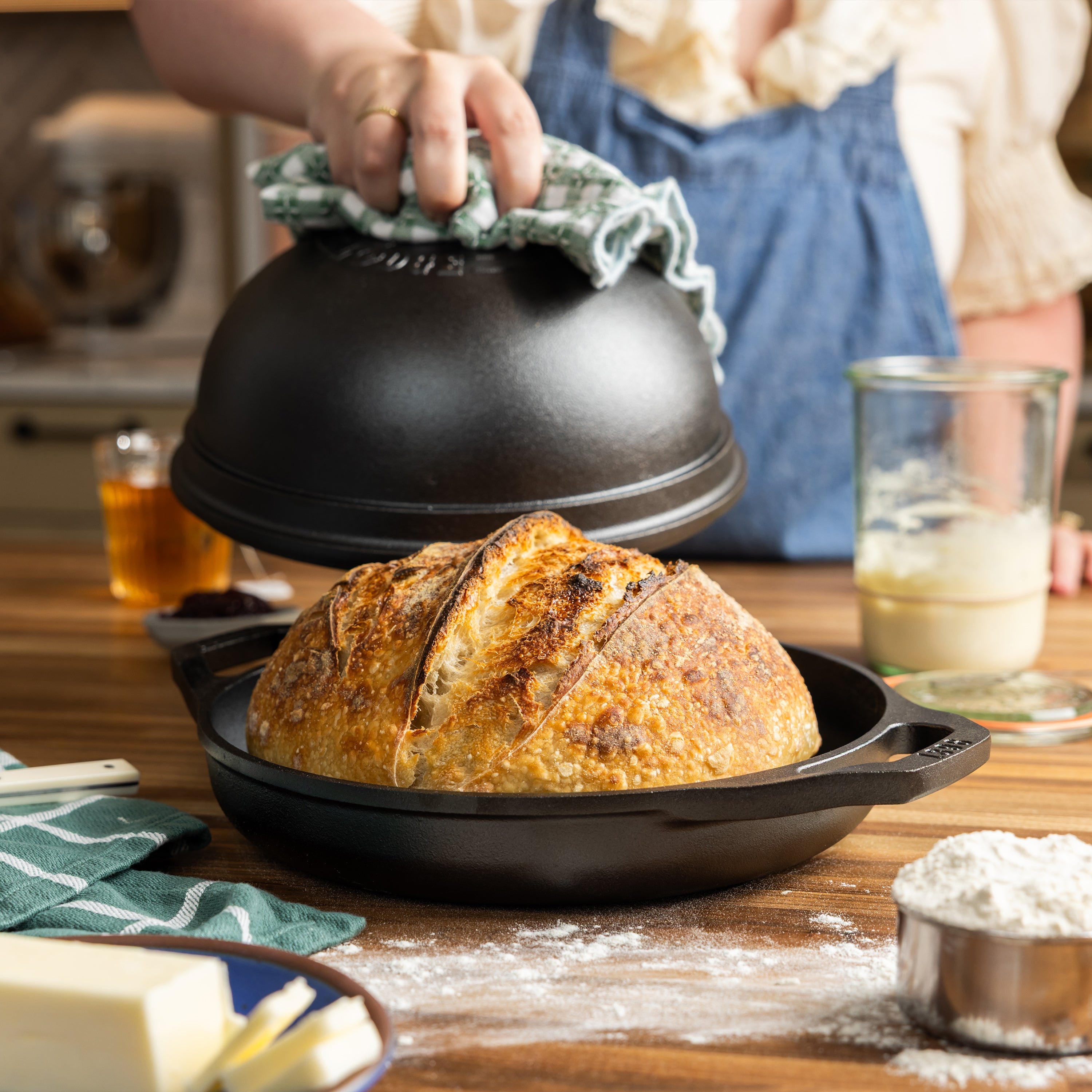 Chef Collection™ Seasoned Cast Iron Bread Oven