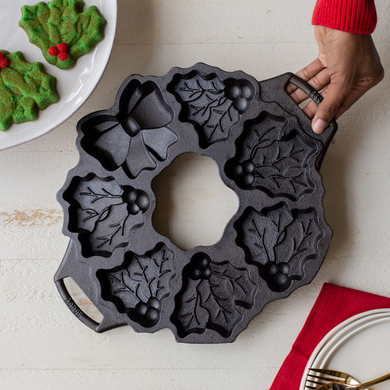 Seasoned Cast Iron Holiday Wreath Pan