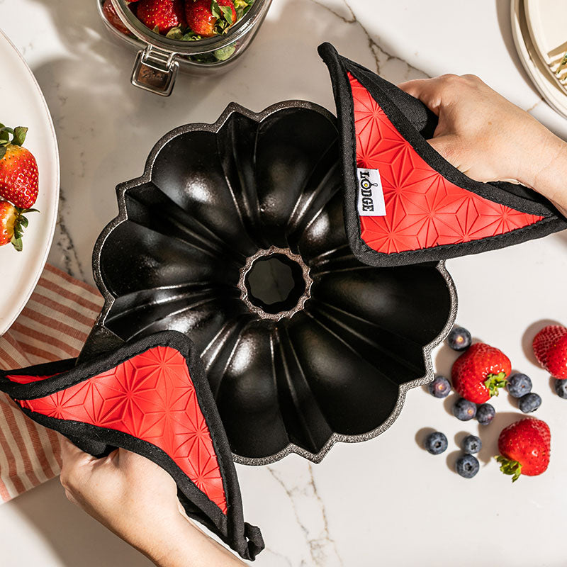 Cast Iron Fluted Cake Pan with Red Potholders