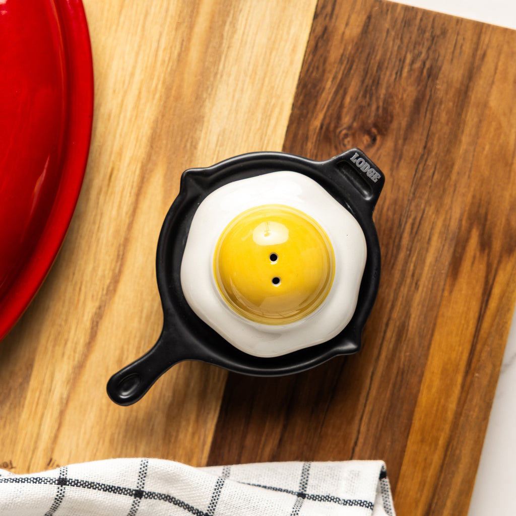 Lodge Skillet and Egg Salt and Pepper Shaker